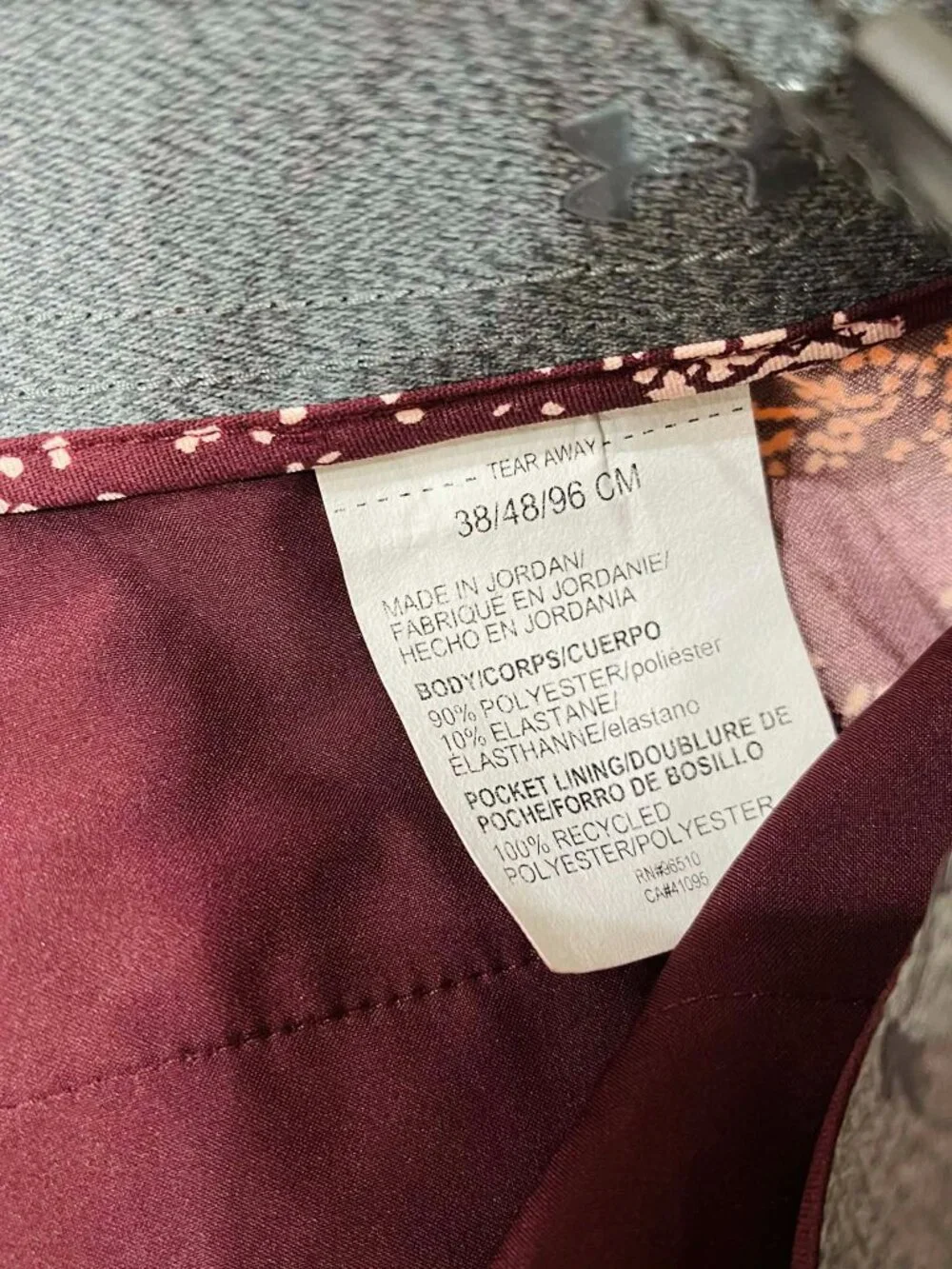 Under Armour Men’s Golf Printed Athletic Shorts Burgundy, Size 38 (New)